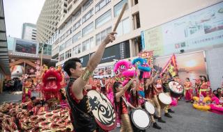 正月初五迎财神图片 正月初五迎财神图片