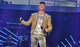 凤凰传奇参加的比赛 凤凰传奇演唱会高清