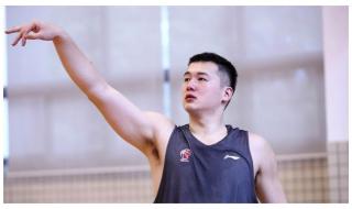 cba一年打几场比赛